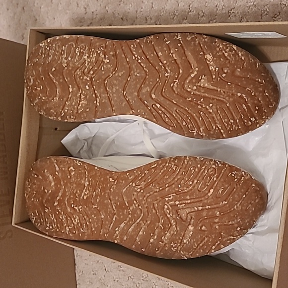 Steve Madden White Sneaker NEW - Picture 5 of 11